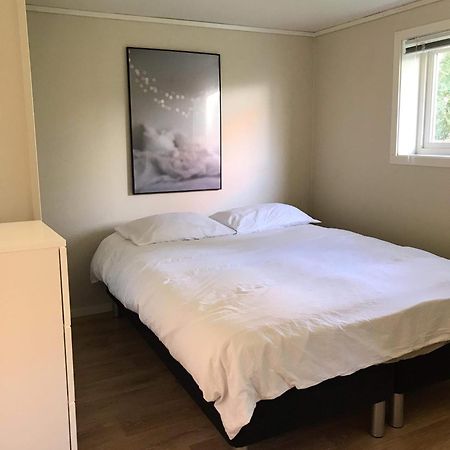 Sentrumsnaer Kjellerleilighet, Naer Sykehus Og Hogskole, Parkering Haugesund Esterno foto