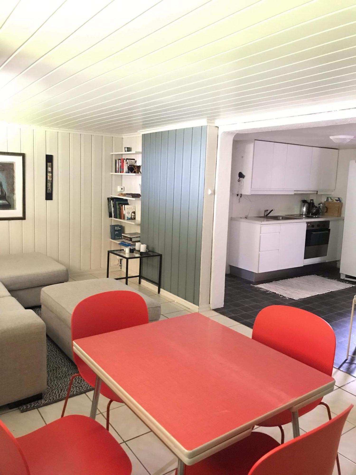 Sentrumsnaer Kjellerleilighet, Naer Sykehus Og Hogskole, Parkering Haugesund Esterno foto